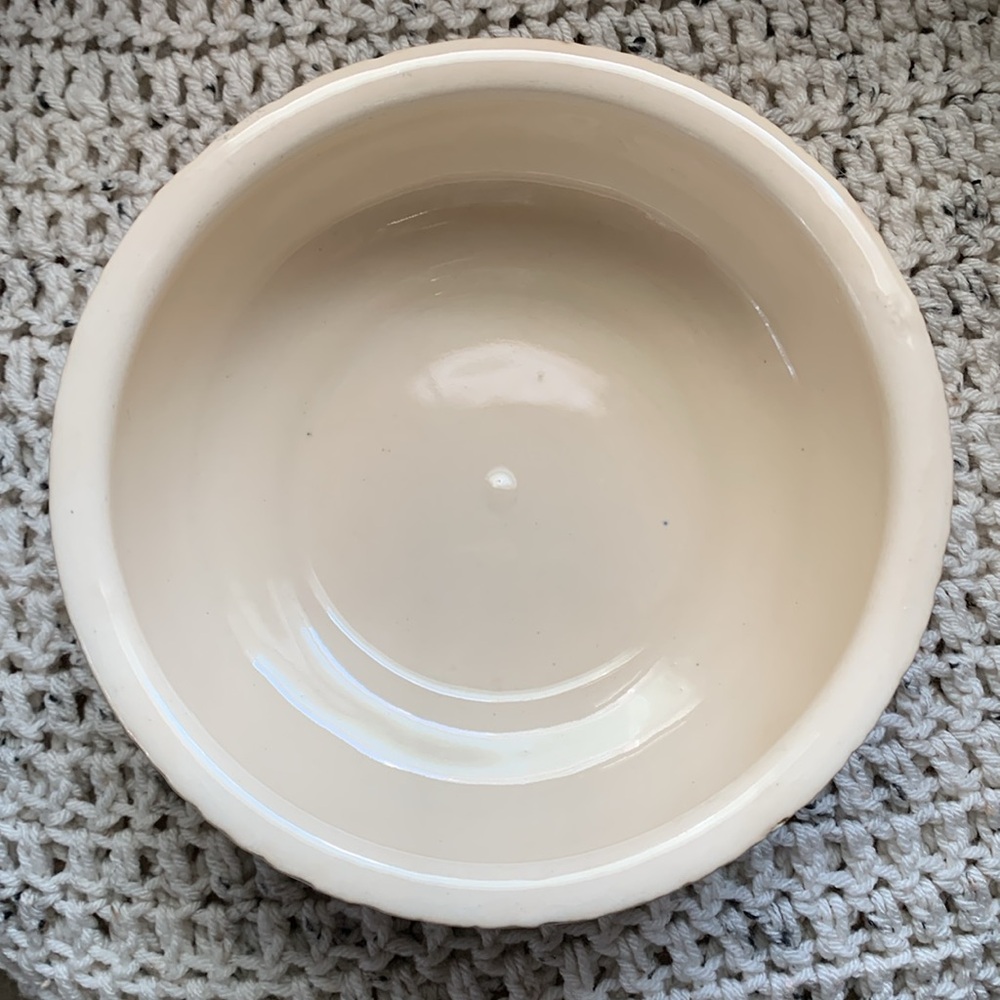 McCoy vintage planter 
Approximately 6” x 3” tall 
In very good condition 
🪴 - Picture 3 of 4